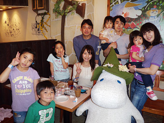 At the Moomin Café with Osawa Maya's family (Maya's older sister is Narumi Osawa, professional go player)