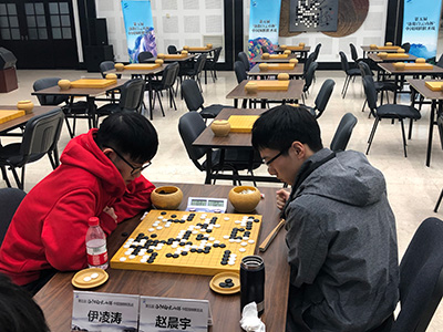 図4：趙晨宇八段が伊凌滔七段（19歳）に辛勝した一局が、2019年中国囲碁界の最後の対局だった。