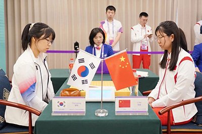 図3：女流棋士にはほとんど負けない三星杯の準優勝者である崔精九段が、アジア大会の決勝で大石が殺され、李赫五段に惨敗した。