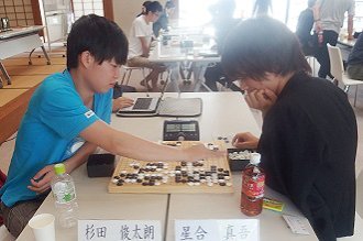 学生最強位戦の決勝戦は、学生本因坊戦の時と同じ顔合わせとなった。