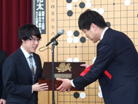 文部科学大臣賞 楯授与