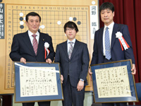 揮毫入り額の授与