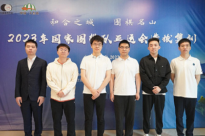 図1：男子代表資格を獲得した選手の集合写真。左から李欽誠、楊鼎新、柯潔、羋昱廷、楊楷文、趙晨宇。