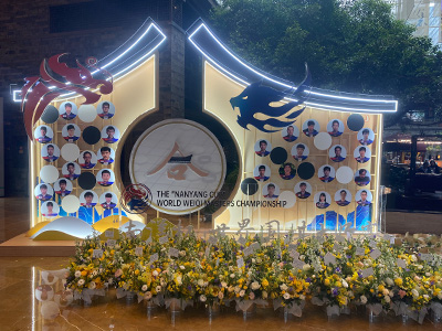 図1：32名の出場棋士が紹介された大会プロモーションボード。