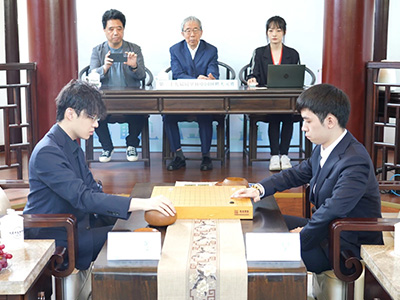図2：決勝で王九段が連笑九段を破る。