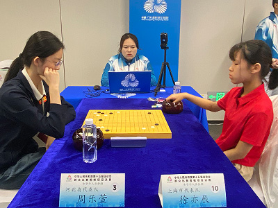 図4：対局に臨む徐亦辰6段。