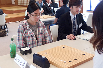 新星位戦の準決勝。山口小夜さん(早稲田大学)－岡田睦未さん(立命館大学)