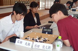 劉順宇さん(山梨学院大学：左)－中野博喜さん(中央大学：右)
