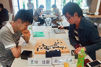 栗田 佳樹さん(東京理科大学：左)と鈴木 友博さん(愛知県立大学：右)