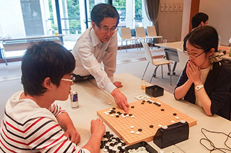 石森さんと木村さん、中園 清三 全日本学生囲碁連盟参与と検討
